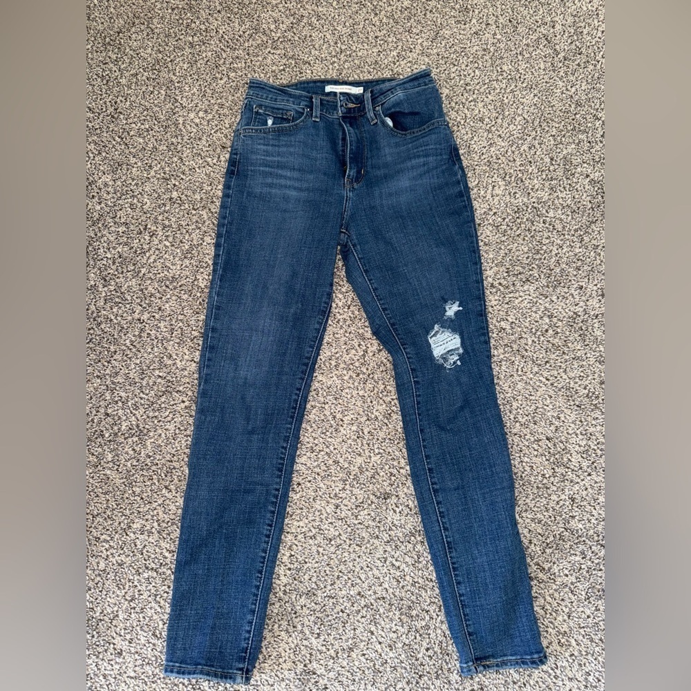 Levi’s 712 high rise skinny jeans